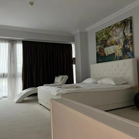 Silverdeluxe *